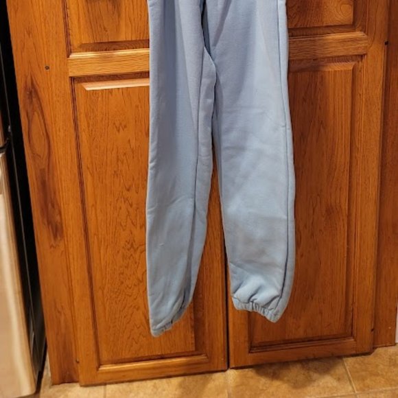 2  Crop Piece Fleece Sweatsuit - Picture 3 of 4